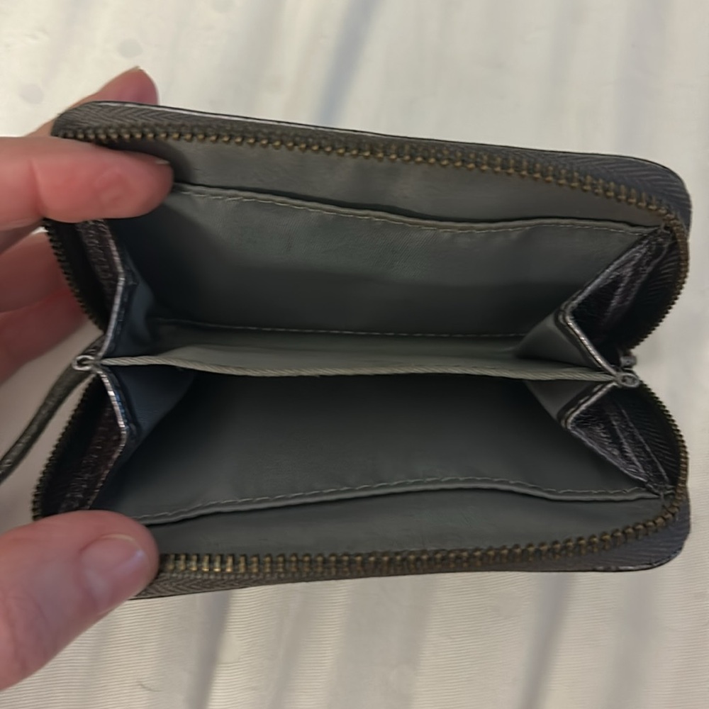 Tory Burch Zip Around card Holder/Cash. 
Keychain
Silver Leather/Smokey Grey - Picture 3 of 5